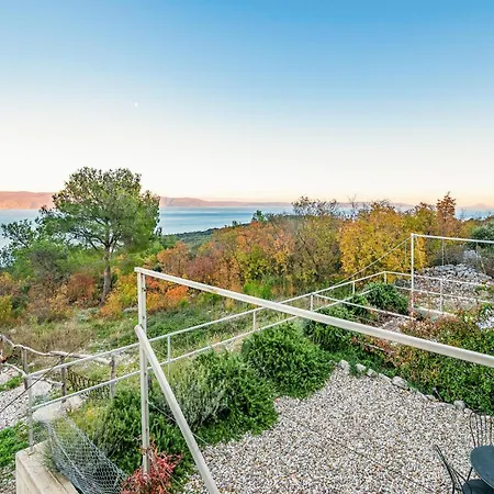 Apartment Beautiful In Gondolici Rabac